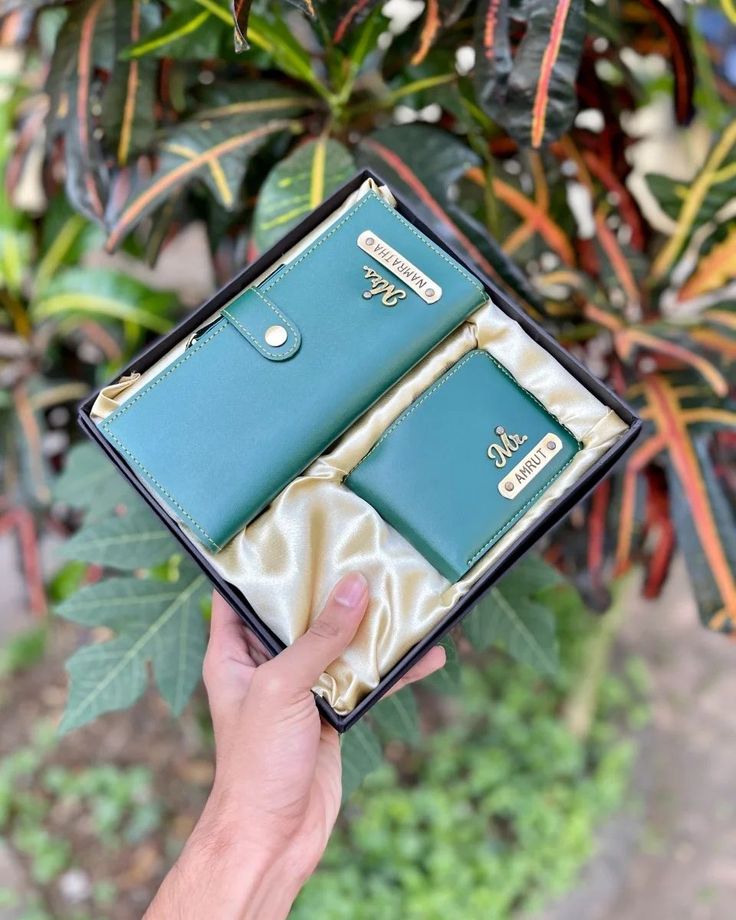 Handbags, Wallets & Cases